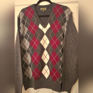 Brooks Brothers V-Neck Argyle Sweater in Gray and Red
